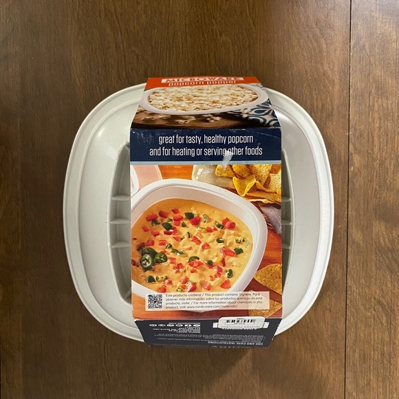 Nordic Ware Microwave Popcorn Popper 12 Cup White Brand New - Picture 2 of 5